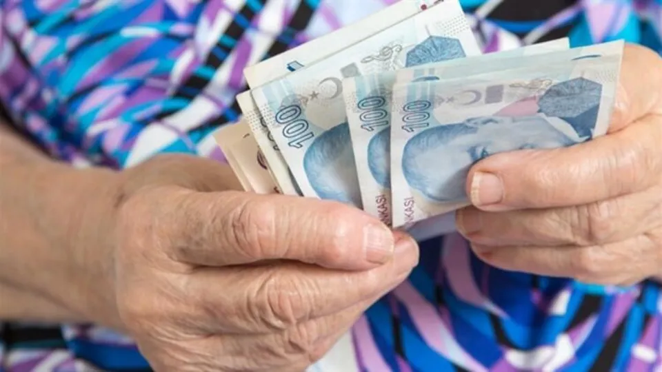 Emekli vatandaşların yüzünü güldürecek 3 güzel haber!