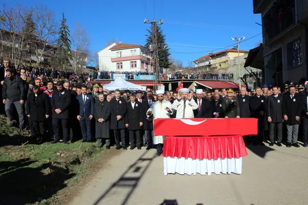 Türkiye kahraman şehitlerini son yolculuğuna uğurladı | Hamile eş ve anneden şehide son veda! 6 ilde tören