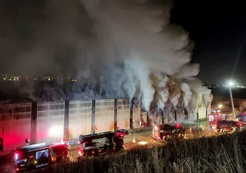 Tuzla'da geri dönüşüm tesisinde yangın