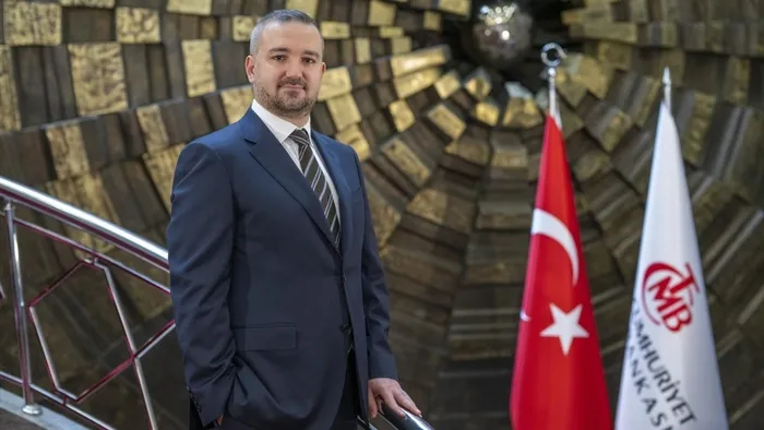 merkez-bankasi-baskani-karahandan-ekonomi-icin-flas-mesaj-manset-enflasyonda-belirgin-bir-dususun-esigindeyiz-1715691420706.jpg Merkez Bankası Başkanı Karahan'dan ekonomi için flaş mesaj: Manşet enflasyonda belirgin bir düşüşün eşiğindeyiz - 1