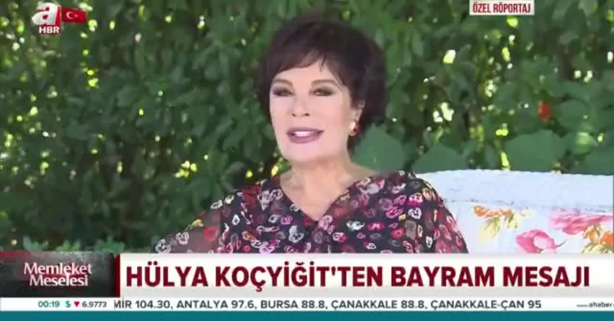 Hülya Koçyiğit'ten bayram mesajı!