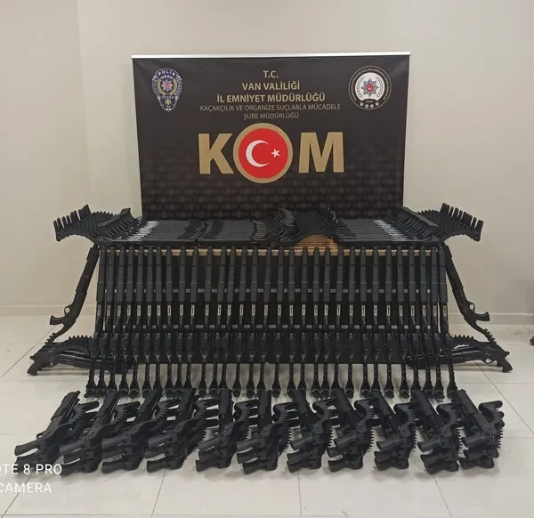 vanda-gumruk-kacakciligi-operasyonu-cok-sayida-malzeme-ele-gecirildi-1662961821141.jpg Van’da gümrük kaçakçılığı operasyonu! Çok sayıda malzeme ele geçirildi - 5
