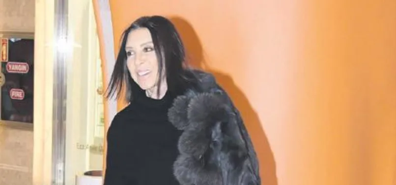 Usta oyuncu Nebahat Çehre şıklığıyla göz doldurdu!