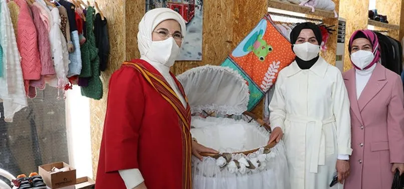 Emine Erdoğan, geliri Filistinli çocuklara bağışlanacak dönüşüm pazarını ziyaret etti