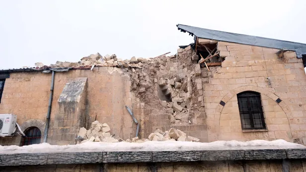 gaziantep-deprem-son-dakika-olu-ve-yarali-var-mi-gaziantep-kalesi-yikildi-mi-77lik-deprem-sonrasi-gaziantep-ka-1675690715016.jpg Gaziantep Kalesi yıkıldı mı? 7.7'lik deprem sonrası Gaziantep Kalesi'ne ne oldu? Gaziantep DEPREM SON DAKİKA | Ölü ve yaralı var mı? Son durum ne? - 2