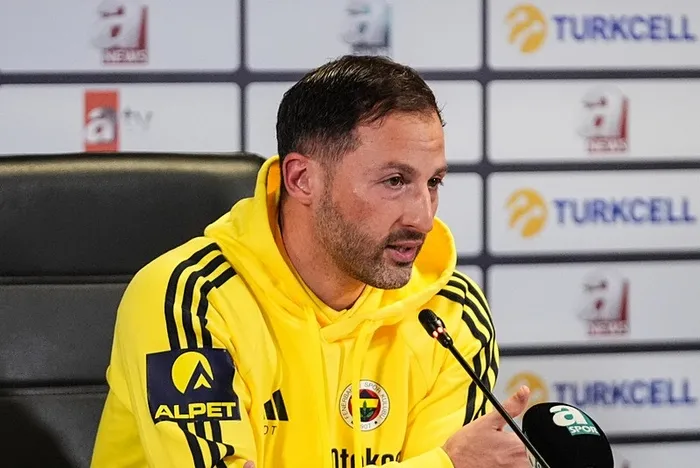 domenico-tedesco-ailemize-bu-kupayi-kazandirdigimiz-icin-cok-mutluyum-1768074538083.jpeg Fenerbahçe Teknik Direktörü Domenico Tedesco (AA)