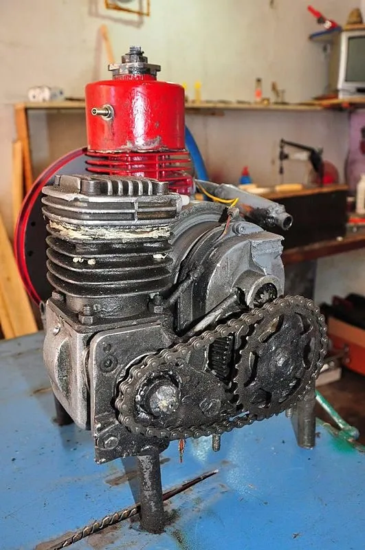 Manisa'da marangoz ustası havayla çalışan motor üretti - 1