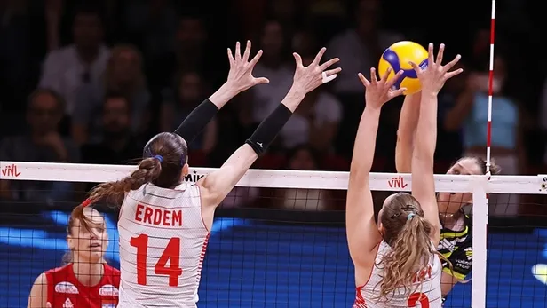 turkiye-kanada-voleybol-maci-hangi-gun-saat-kacta-filenin-sultanlari-kanadanin-karsisina-cikiyor-turkiye-voley-1664952678574.jpg Türkiye-Kanada voleybol maçı hangi gün, saat kaçta? Filenin sultanları Kanada'nın karşısına çıkıyor! Türkiye voleybol maçı hangi kanalda? - 4