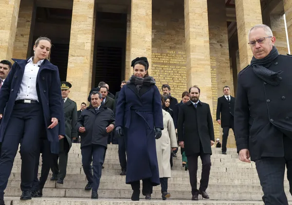 macaristan-cumhurbaskani-novak-ankarada-anitkabiri-ziyaret-etti-1680093520349.jpg Macaristan Cumhurbaşkanı Novak Ankara'da! Anıtkabir'i ziyaret etti - 2