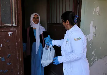 65 yaş üstü ve kimsesizlere ücretsiz ekmek