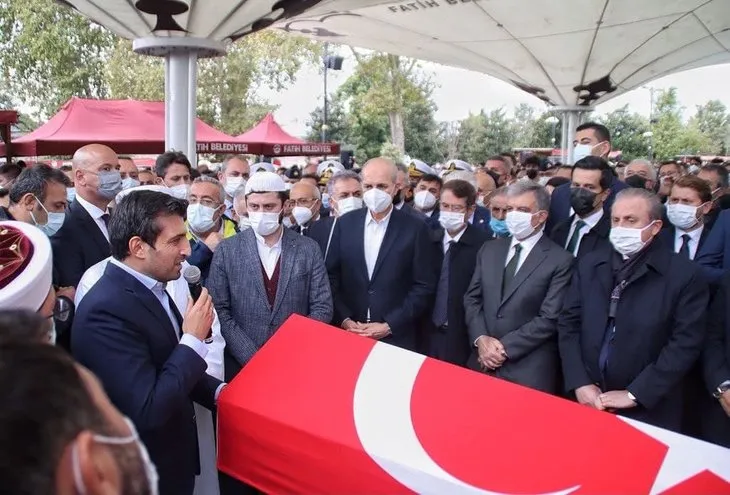Özdemir Bayraktar son yolculuğuna uğurlandı! Sevenleri Fatih Camii'ne akın etti