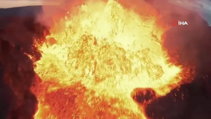 Patlayan yanardağı görüntülerken lavların arasında kayboldu