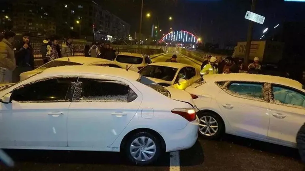Erzurum'da buzlanma kazayı beraberinde getirdi! 30 araç birbirine girdi | Çok sayıda yaralı var