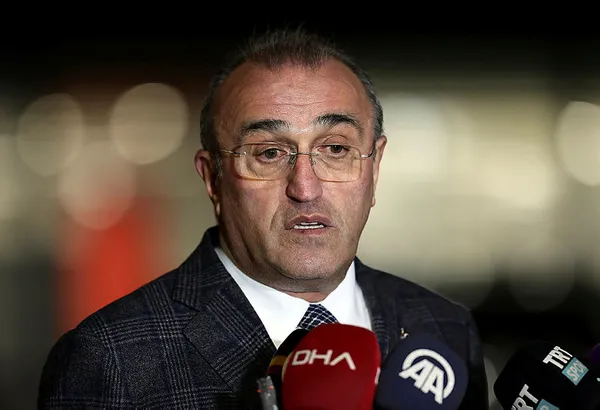 ankaragucu-maci-sonrasi-galatasaray-2-baskani-abdurrahim-albayraktan-hakem-kararlarina-cok-sert-tepki-1614798215576.jpg Ankaragücü maçı sonrası Galatasaray 2. Başkanı Abdürrahim Albayrak'tan hakem kararlarına çok sert tepki - 2