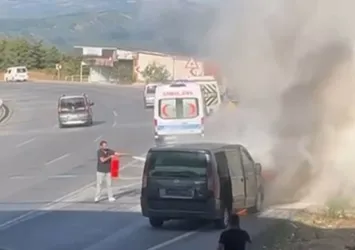 Arıza yapan VİP minibüs alev alev yandı