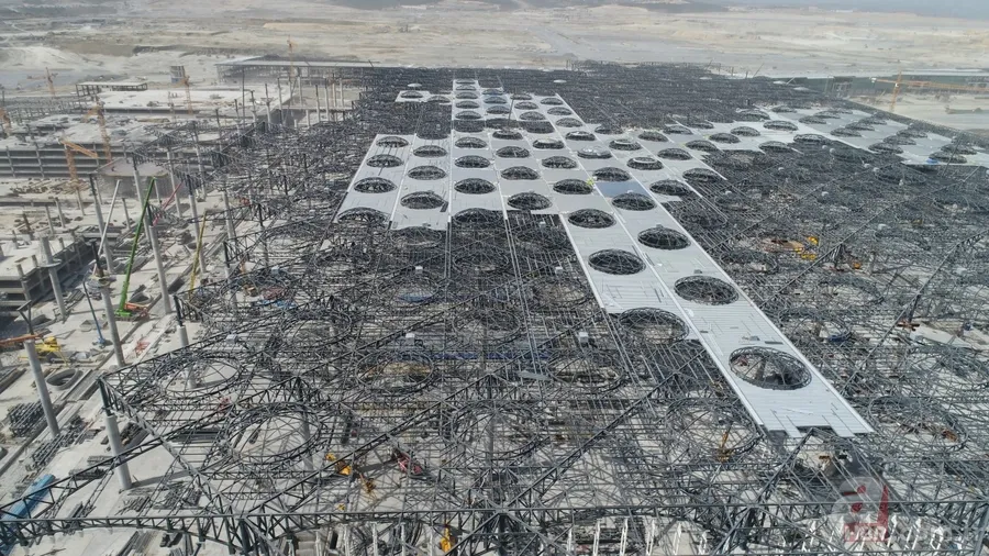 Üçüncü Havalimanı'nın tamamlanan yolcu köprüleri ilk kez görüntülendi 3