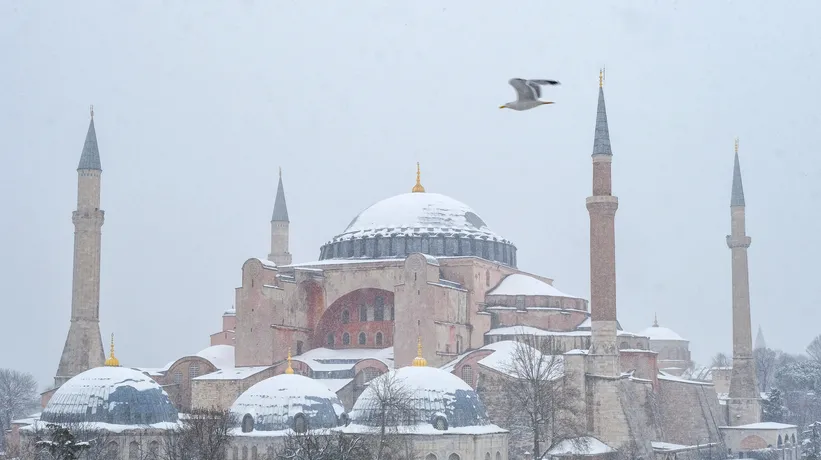 Bakanlık ve MGM uyardı: 12 ilde sarı kodlu alarm! İstanbul'da kar yağışı başladı
