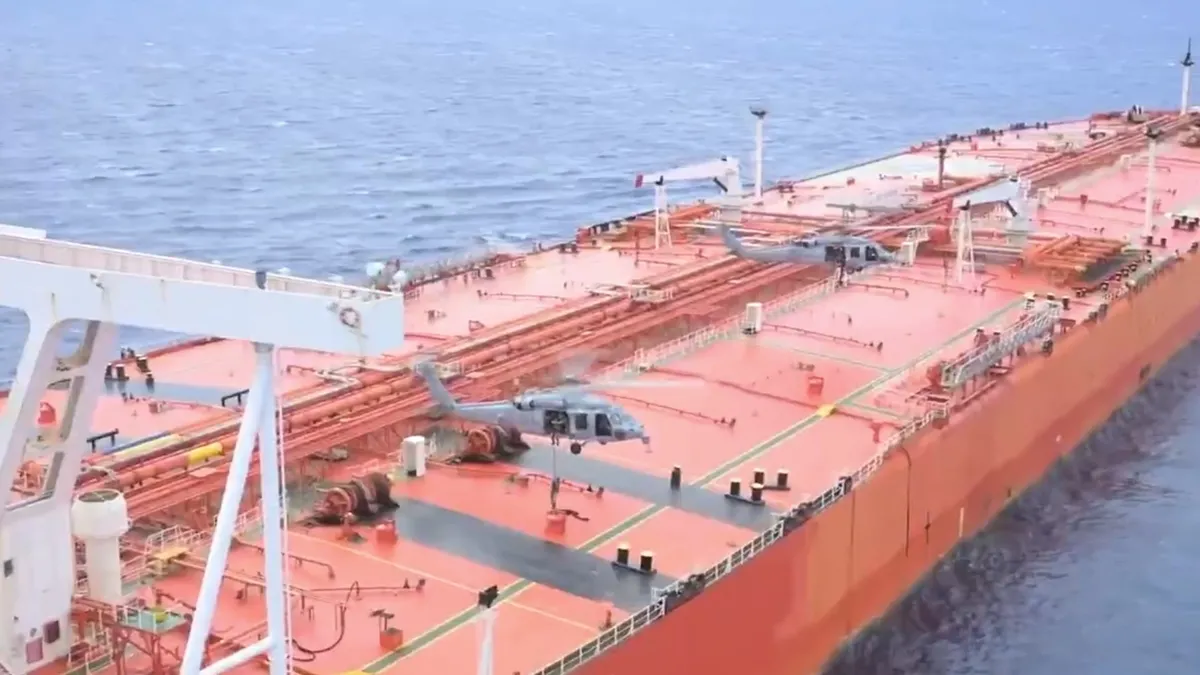 ABD askerleri petrol tankerine el koydu