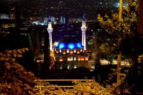 bursanin-emirsultan-mahallesinde-yuzyillardir-davul-calmak-yasak-davulcularin-korkudan-pilava-pilava-diyerek-s-1679713557596.jpg Bursa'nın Emirsultan Mahallesi'nde yüzyıllardır davul çalmak yasak! Davulcuların korkudan "Pilava, pilava" diyerek sahura kaldırıyorlar - 1