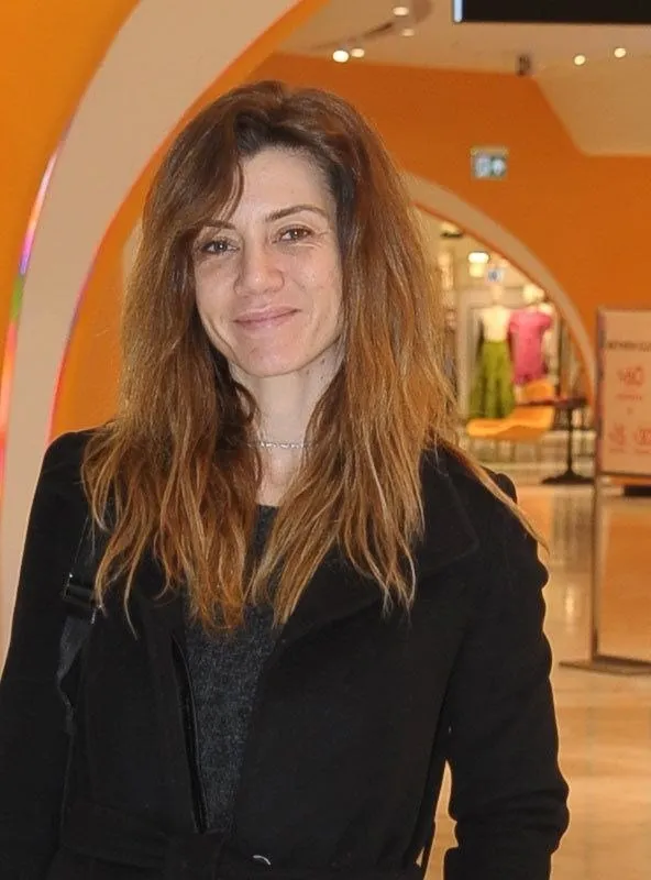 neslihan atagul u bir de makyajsiz gorun unlulerin makyajsiz halleri