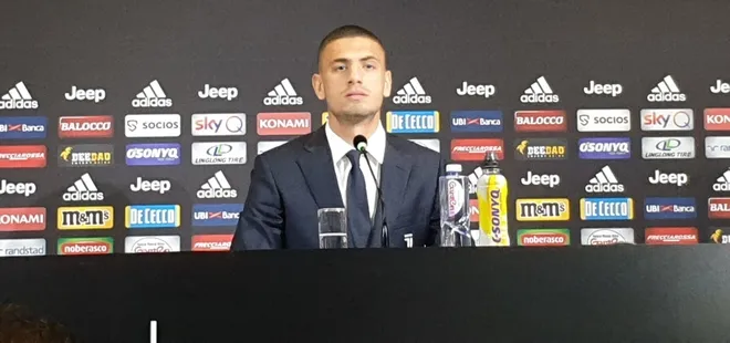 Merih Demiral için imza töreni düzenlendi