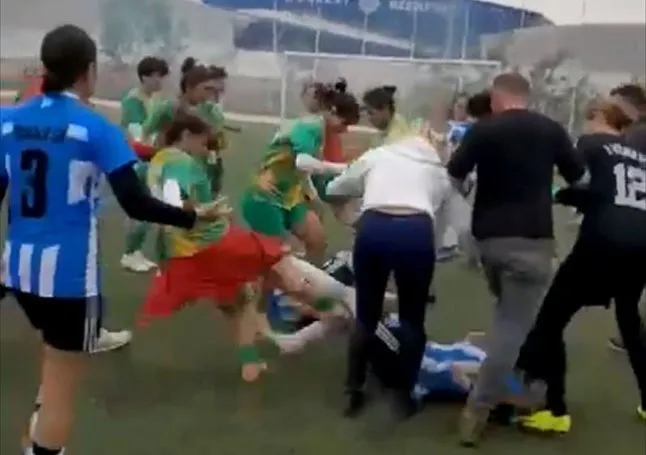 Kadınların futbol maçındaki kavga kamerada