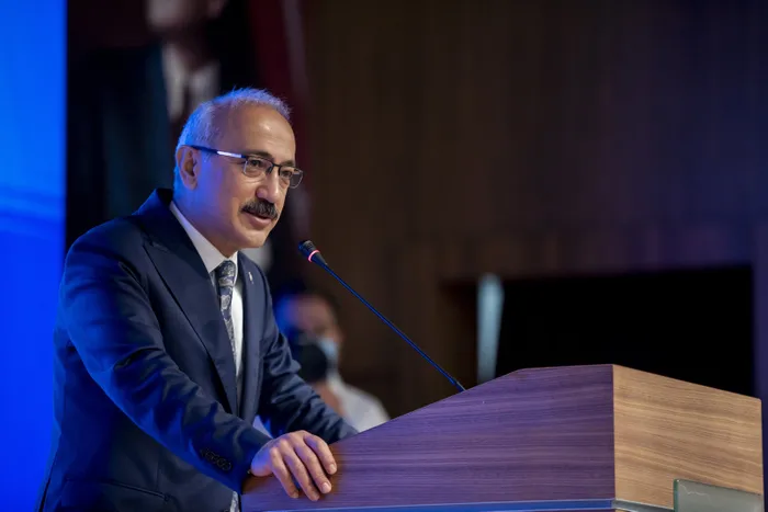Hazine ve Maliye Bakanı Lütfi Elvan'dan ekonomi brifingi: Büyüme beklentisi yıl sonunda yüzde 9.5 - 5