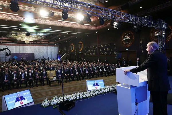 İhracatta Cumhuriyet tarihinin rekoru kırıldı! Başkan Erdoğan rakam vererek duyurdu: Tam 255,8 milyar dolar...