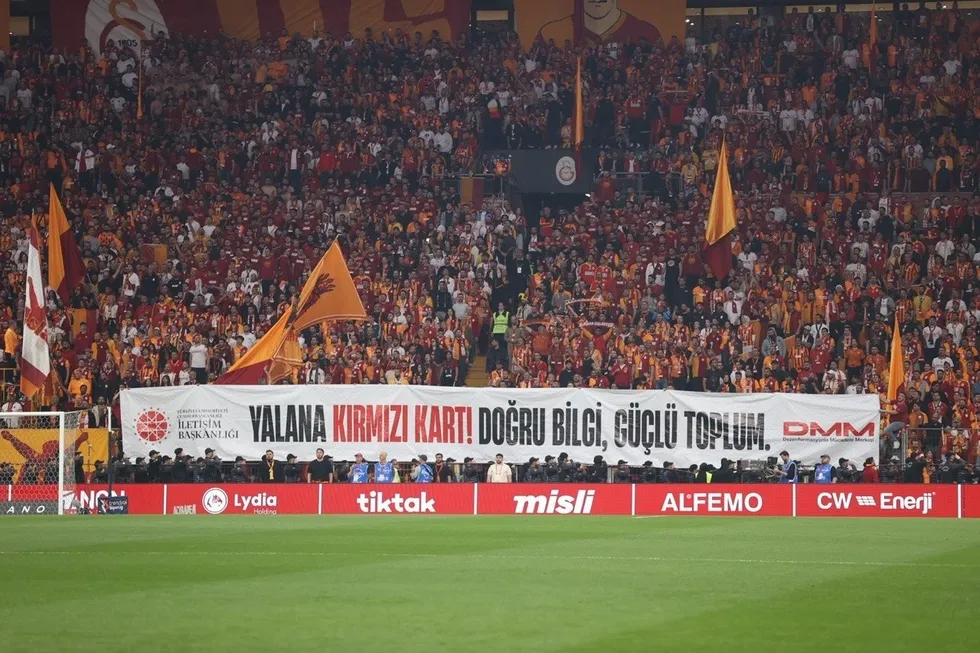 dev-derbide-anlamli-mesaj-dezenformasyona-karsi-ortak-durus-1777276423970.jpg Dev derbide anlamlı mesaj! Dezenformasyona karşı ortak duruş - 2