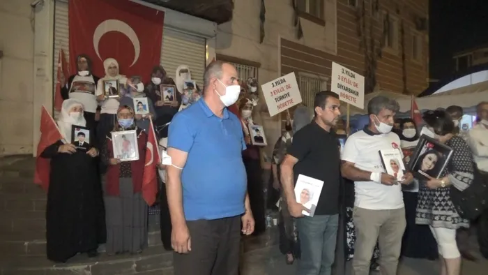 Evlat nöbetindeki ailelerden HDP’yi çıldırtan mesaj: Biz kaleyi yıktık Türk bayrağını astık