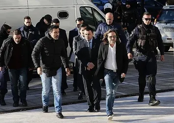 Yunan mahkemesinden firari darbeciler kararı