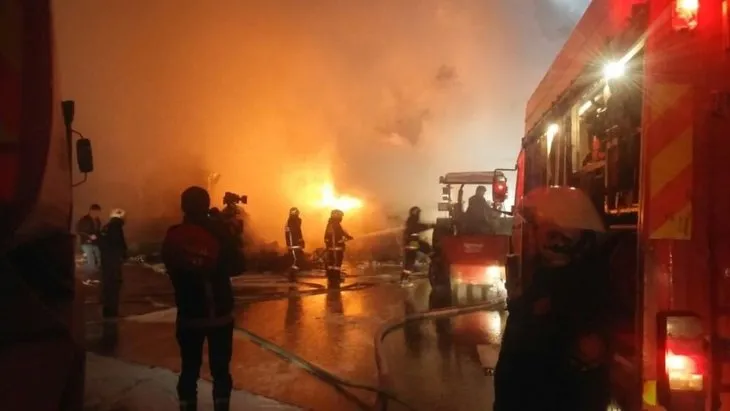 İstanbul Sultangazi’de ambalaj atığı tesisinde yangın