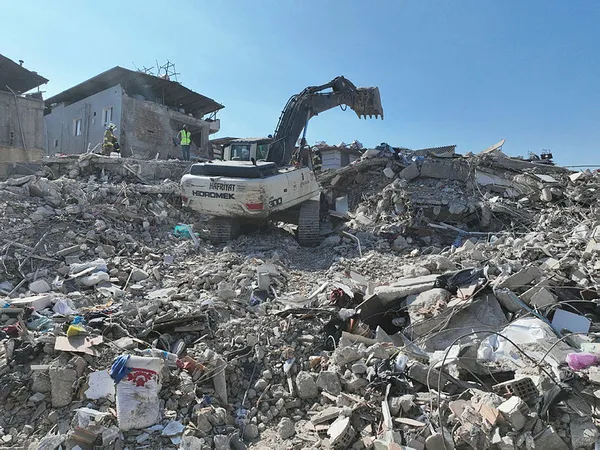 deprem-bolgesine-giden-bm-temsilcisi-david-beasleynin-sozleri-dunya-gundemine-oturdu-antakya-icin-kiyamet-benz-1677408798372.jpg Deprem bölgesine giden BM Temsilcisi David Beasley'nin sözleri dünya gündemine oturdu! Antakya için 'kıyamet' benzetmesi