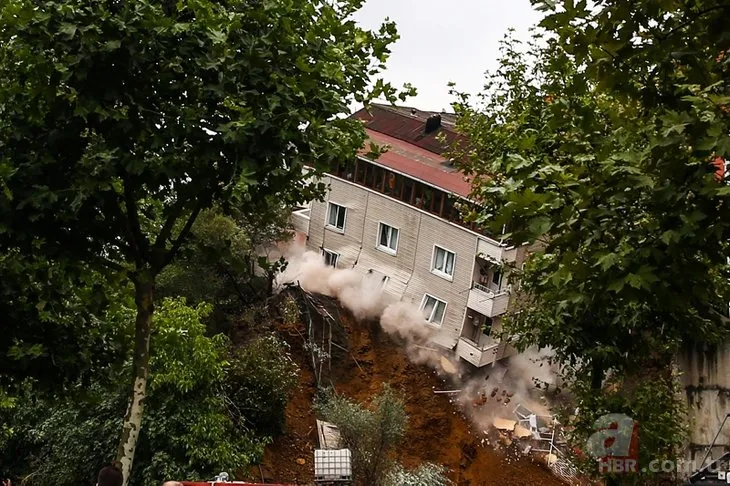 Beyoğlu’ndaki bina çöktü