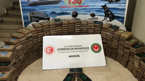 muz-yuklu-konteynerden-463-kilo-kokain-cikti-1624432060240.jpg Muz yüklü konteynerden 463 kilo kokain çıktı - 3