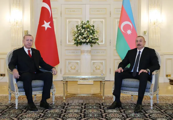 Son dakika: Azerbaycan’da Zafer Günü coşkusu! Başkan Erdoğan, Aliyev tarafından törenle karşılandı