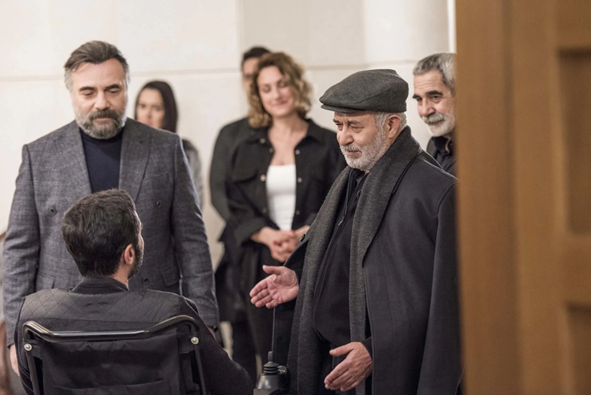 Озер мафия не может править миром. Дидем мафия не может править миром. Мафия не может править миром сериал кадры. Мафия не может править миром сериал. Мафия не может править миром алпаслан.