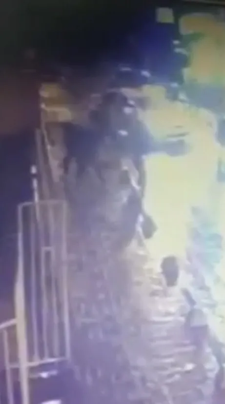beyoglunda-maganda-taksici-genc-kiza-tekme-tokat-saldirdi-o-anlar-kamerada-1647950334196.jpg Beyoğlu'nda maganda taksici genç kıza tekme tokat saldırdı! O anlar kamerada - 1