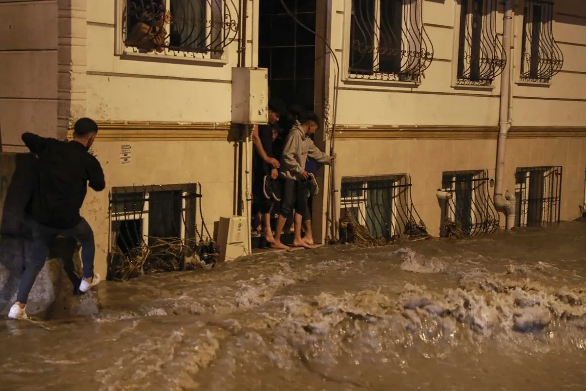 Kapıyı pencereyi kapatın! İstanbul dahil 11 ile sarı kod: Sağanak ve 60 km fırtına uyarısı - 4