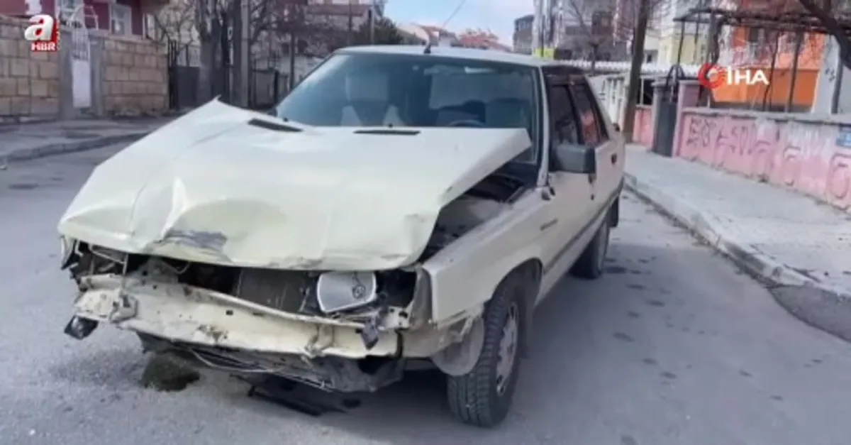 Karaman’da otomobil ile minibüs çarpıştı