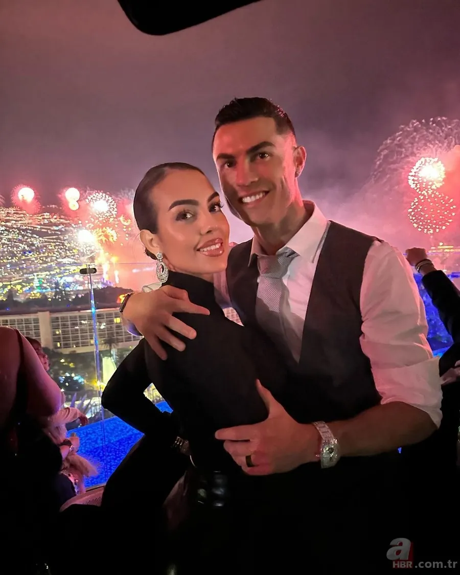 Cristiano Ronaldo'nun servetine bakın! 168 Ferrari, 1 ülke, 50 ada... O paraya aldıklarına inanamayacaksınız! 8