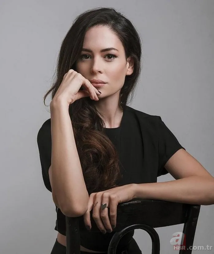 Kuruluş Osman'ın Malhun Hatun'u Yıldız Çağrı Atiksoy karnı burnunda halini paylaştı! Berk Oktay'ın eşine rol arkadaşı Özge Törer... 3