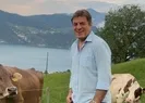 Coşkun Sabah yeni imajıyla dikkat çekti