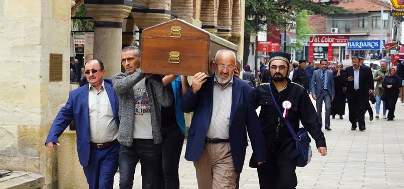 Kastamonu'da öldürüldükten sonra yakılan aile, aynı tabutta musallaya getirildi