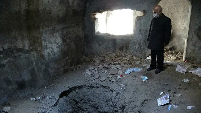 Erzurum'da 160 yıllık topçu kulesi definecilerin saldırısına uğradı - 4