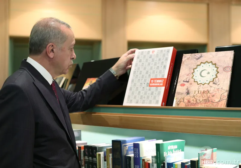 Erdoğan, Cumhurbaşkanlığı Kütüphanesi'nde incelemede bulundu 1