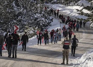 Binler Sarıkamış’ta şehitler için yürüdü