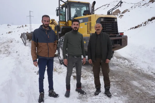 Şırnak'ta kar kalınlığı 1 metreyi buldu! Bölge beyaz örtüye teslim - 5
