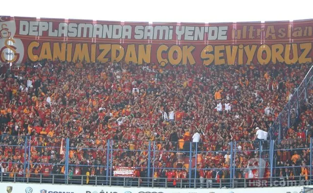 Fenerbahçe - Galatasaray derbisinde Can Bartu unutulmadı