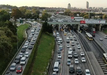 İstanbul’da trafik mesaisi erken başladı! Sürücülere çile oldu